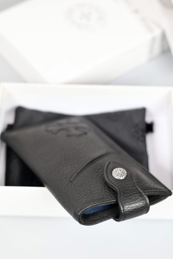 クロムハーツ CHROME HEARTS レザー製スマホケース 高級感あふれるデザイン - 画像 (6)