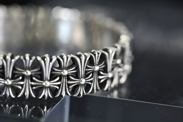 クロムハーツ CHROME HEARTS セメタリークロスバングル シルバー925 重厚感のあるデザインアクセサリー - 画像 (6)