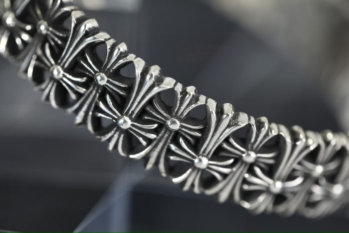 クロムハーツ CHROME HEARTS セメタリークロスバングル シルバー925 重厚感のあるデザインアクセサリー - 画像 (5)