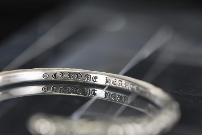 クロムハーツ CHROME HEARTS スクロールバンドバングル シルバーブレスレット 上品な彫刻デザイン - 画像 (7)
