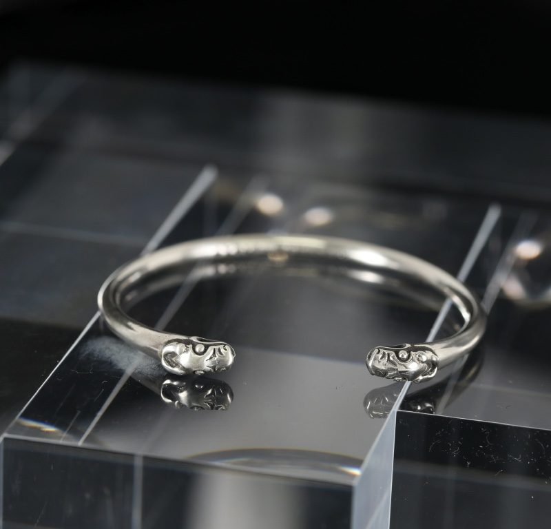 クロムハーツ CHROME HEARTS ダブルドッグバングル シルバーブレスレット 独特な存在感