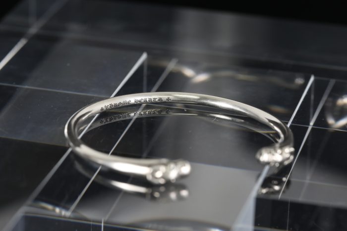 クロムハーツ CHROME HEARTS ダブルドッグバングル シルバーブレスレット 独特な存在感 - 画像 (3)