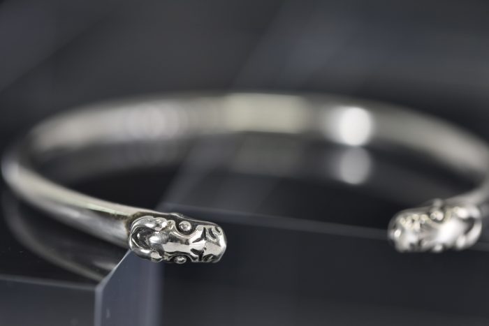 クロムハーツ CHROME HEARTS ダブルドッグバングル シルバーブレスレット 独特な存在感 - 画像 (7)