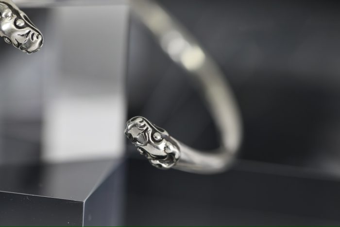 クロムハーツ CHROME HEARTS ダブルドッグバングル シルバーブレスレット 独特な存在感 - 画像 (8)