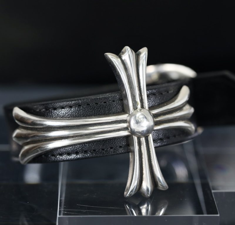 **クロムハーツ BENT CH CROSS レザーブレスレット ガンスリンガー シルバーアクセ**