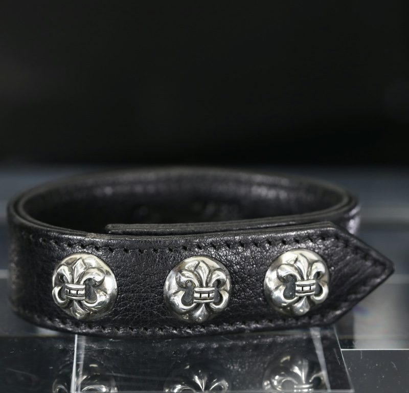 クロムハーツ 3BTN 2SNP BSフレア レザーブレスレット シルバーアクセント
