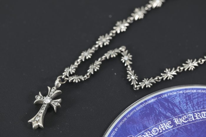 クロムハーツ CHROME HEARTS ダイヤモンド 20インチ タイニーE CHプラス＆タイニーファットクロスチャーム パヴェネックレス - 画像 (2)