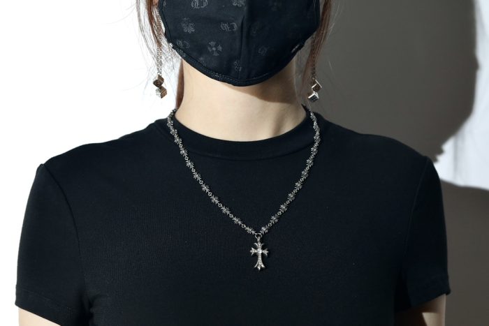 **クロムハーツ CHROME HEARTS スモール CHクロス ダイヤモチーフ シルバー925 ネックレス**