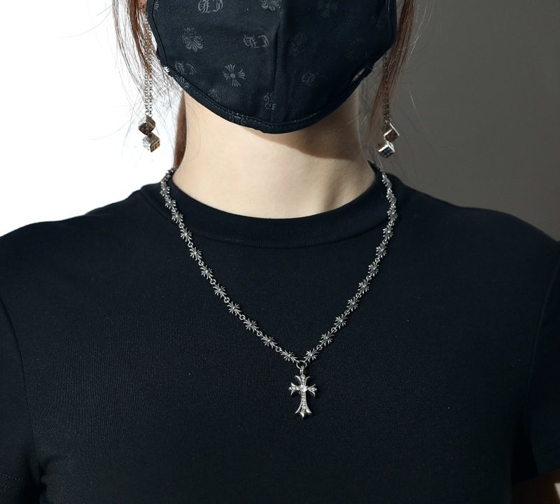 **クロムハーツ CHROME HEARTS スモール CHクロス ダイヤモチーフ シルバー925 ネックレス**