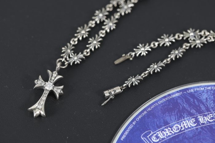 クロムハーツ CHROME HEARTS スモール CHクロス ダイヤモチーフ シルバー925 ネックレス - 画像 (4)