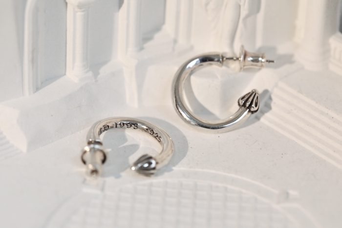 クロムハーツ Chrome Hearts Hoop Plain シルバー925 ピアス シンプルな魅力 - 画像 (4)
