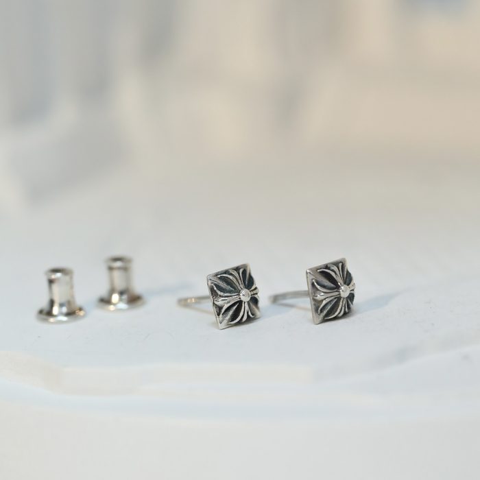 クロムハーツ Chrome Hearts STUD PYRAMID PLS シルバー925 ピラミッドスタッドピアス - 画像 (3)