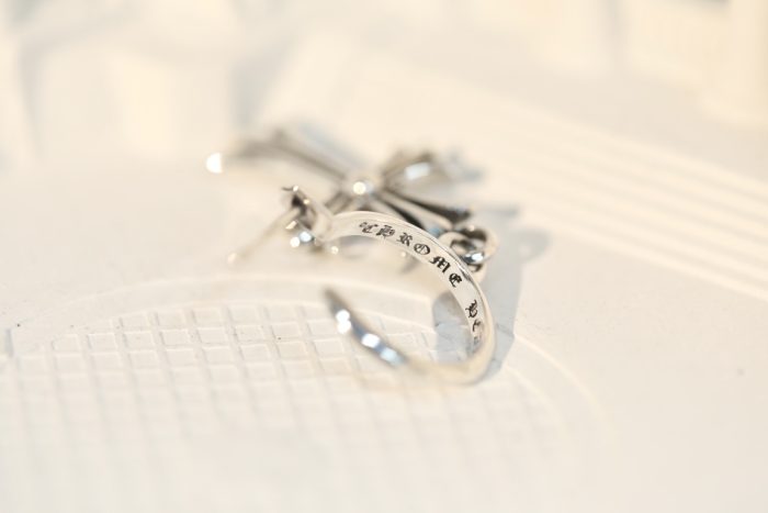 クロムハーツ Chrome Hearts Tiny CHクロスピアス シルバー925 エレガントな輝き - 画像 (9)