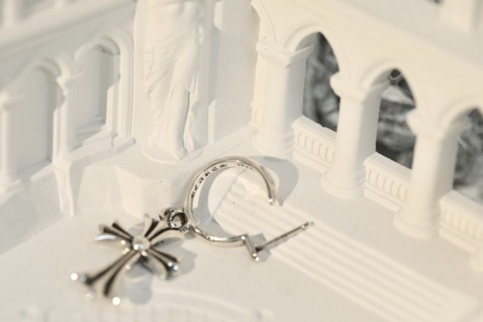 クロムハーツ Chrome Hearts Tiny CHクロスピアス シルバー925 エレガントな輝き - 画像 (7)
