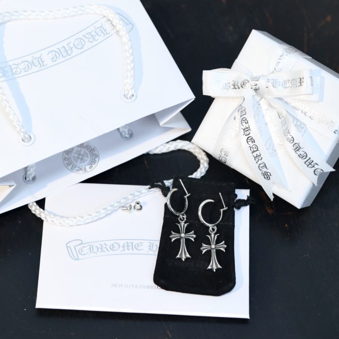 クロムハーツ Chrome Hearts Tiny CHクロスピアス シルバー925 エレガントな輝き - 画像 (10)