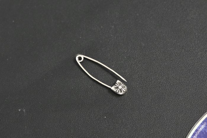 クロムハーツ CHROME HEARTS CHプラス セーフティーピン スモール - 画像 (2)