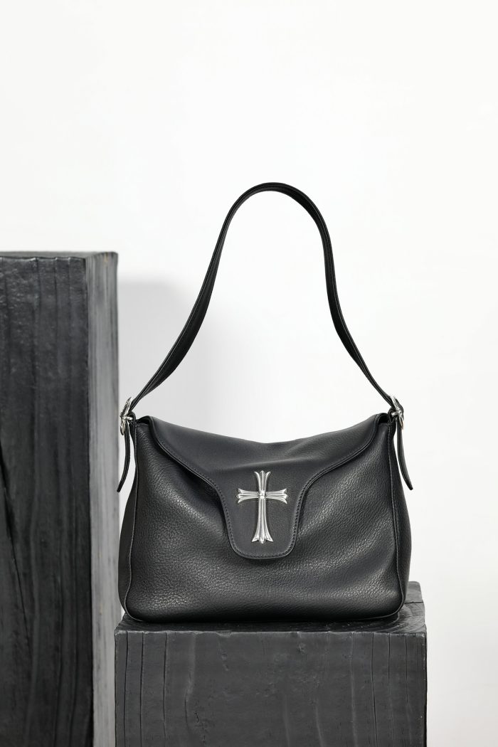 クロムハーツ CHROME HEARTS Flap ラージクロス レザー ブラック ショルダーバッグ