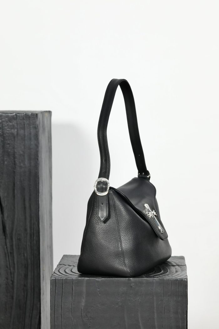クロムハーツ CHROME HEARTS  Flap ラージクロス  レザー ブラック ショルダーバッグ - 画像 (2)