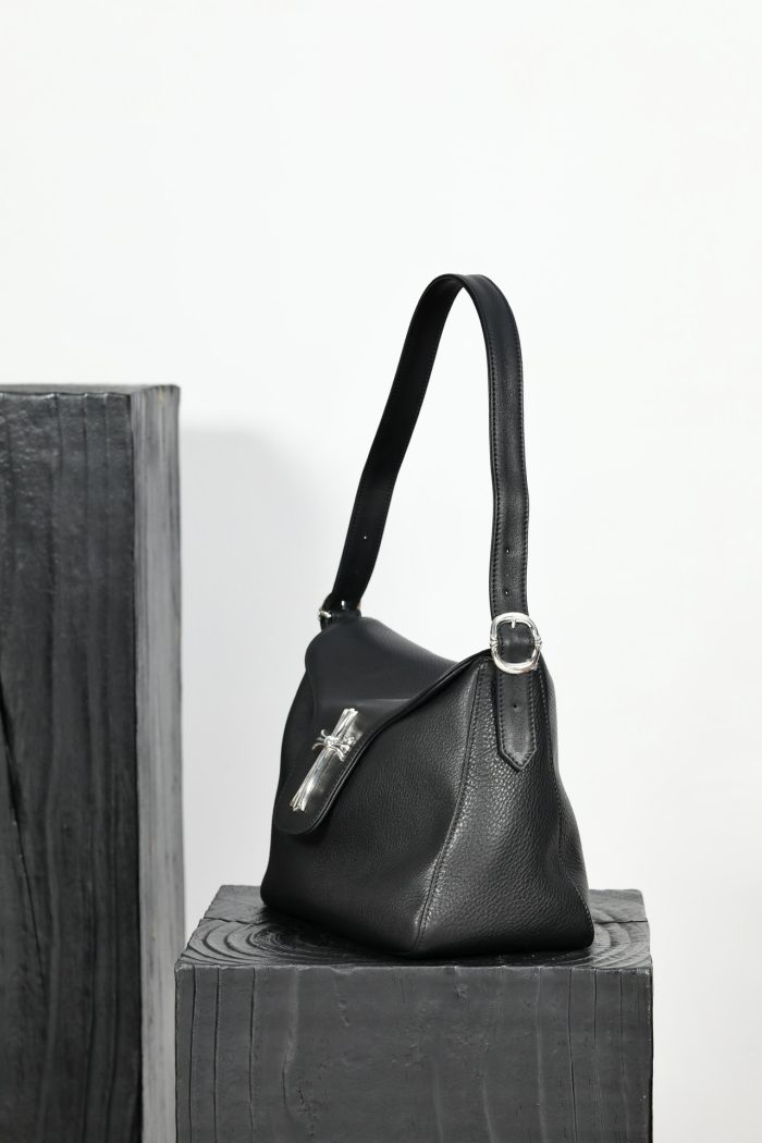 クロムハーツ CHROME HEARTS  Flap ラージクロス  レザー ブラック ショルダーバッグ - 画像 (3)