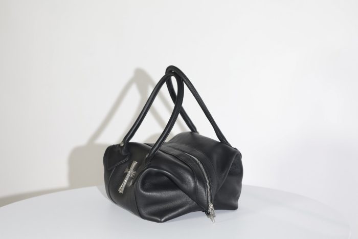 クロムハーツ MONICA BAG ブラックレザー CHクロス装飾 ハンドバッグ シルバー925 - 画像 (4)