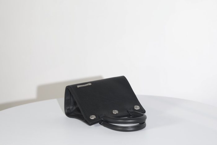 クロムハーツ Drew Mini ハンドバッグ レザー 3クロスボタン付き シルバー925金具 - 画像 (5)