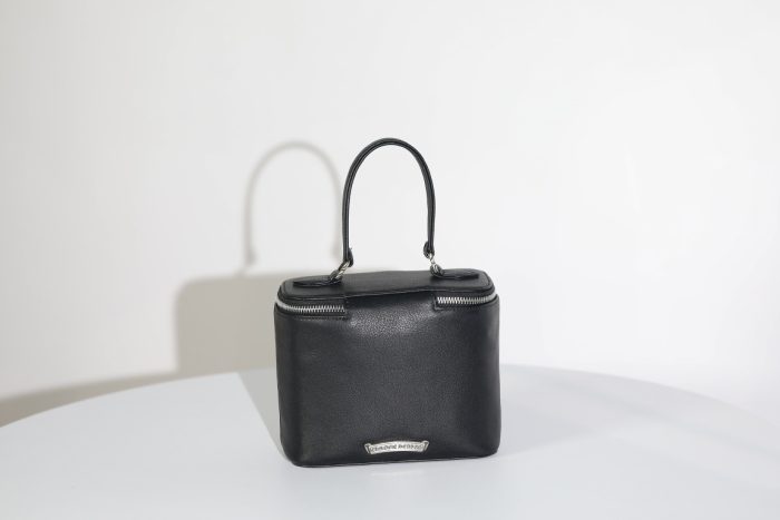 クロムハーツ VANITY BAG ダガー装飾 ブラックレザー＆シルバー925 ハンドバッグ兼ポーチ - 画像 (2)