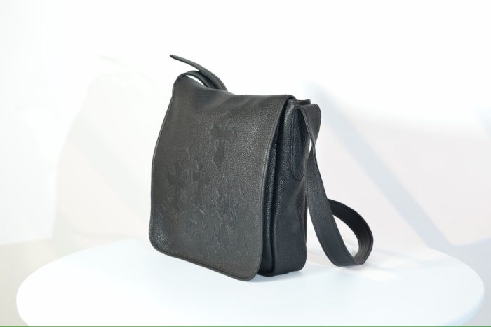 クロムハーツ ALL Black メールバッグ セメタリークロスパッチ バケッタレザー ショルダーバッグ - 画像 (2)
