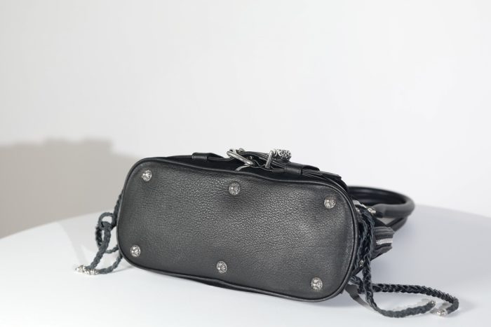 クロムハーツ MO DEAN スラウチーバッグ スエードレザー ハンドバッグ シルバー金具 ユニセックスデザイン - 画像 (4)