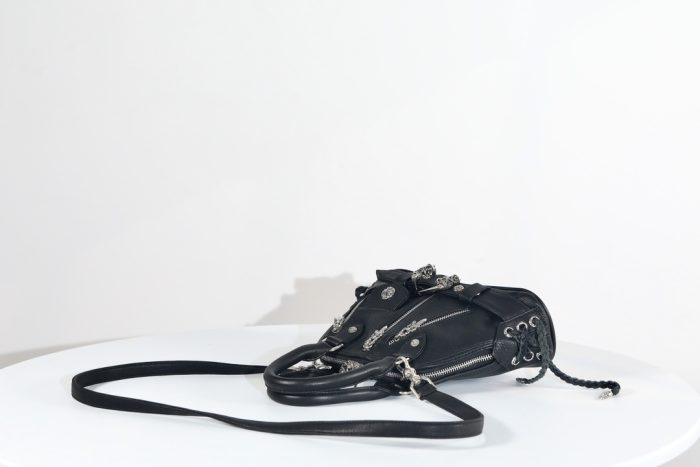 クロムハーツ Mini MO DEAN スラウチーバッグ ブラックレザー ハンドバッグ シルバー金具 ユニセックスデザイン - 画像 (5)