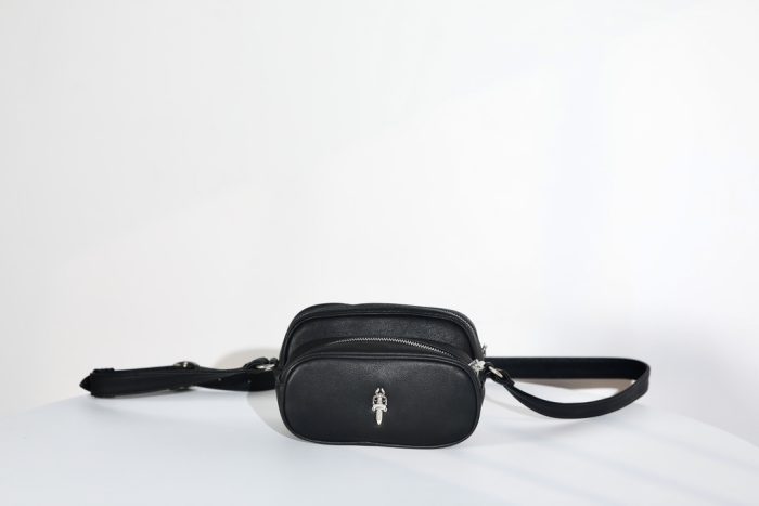 クロムハーツ Chrome Hearts ダガー装飾 バレットバッグ 高級レザー使用 ショルダーバッグ