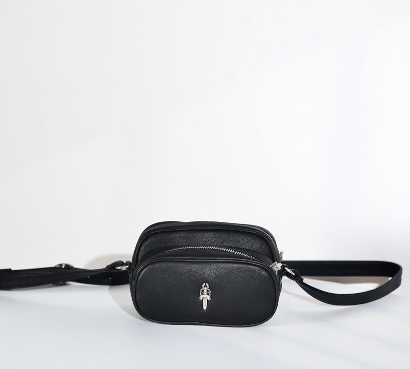 クロムハーツ Chrome Hearts ダガー装飾 バレットバッグ 高級レザー使用 ショルダーバッグ